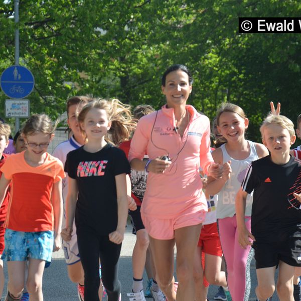 Kinder sind laufend unterwegs in Pliezhausen mit Sabrina Mockenhaupt