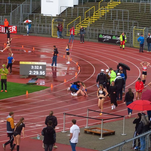 "Wimmelbild" von der Haupttribüne