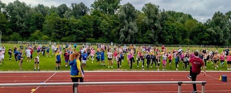 Ein Tag voller Lachen, Wettkampfgeist und Gemeinschaft – „Grundschule trifft Kinderleichtathletik“ bei der LG Weissacher Tal