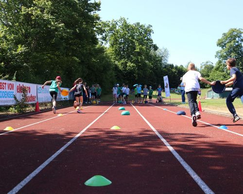 „Grundschule trifft Kinderleichtathletik“ auf der Zielgeraden